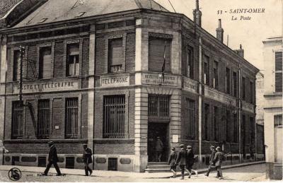Ce sont les bâtiments où se trouvait l'hôtel des postes et télégraphe, comme on disait à l'époque, juste  à l'angle de la rue Omer Pley